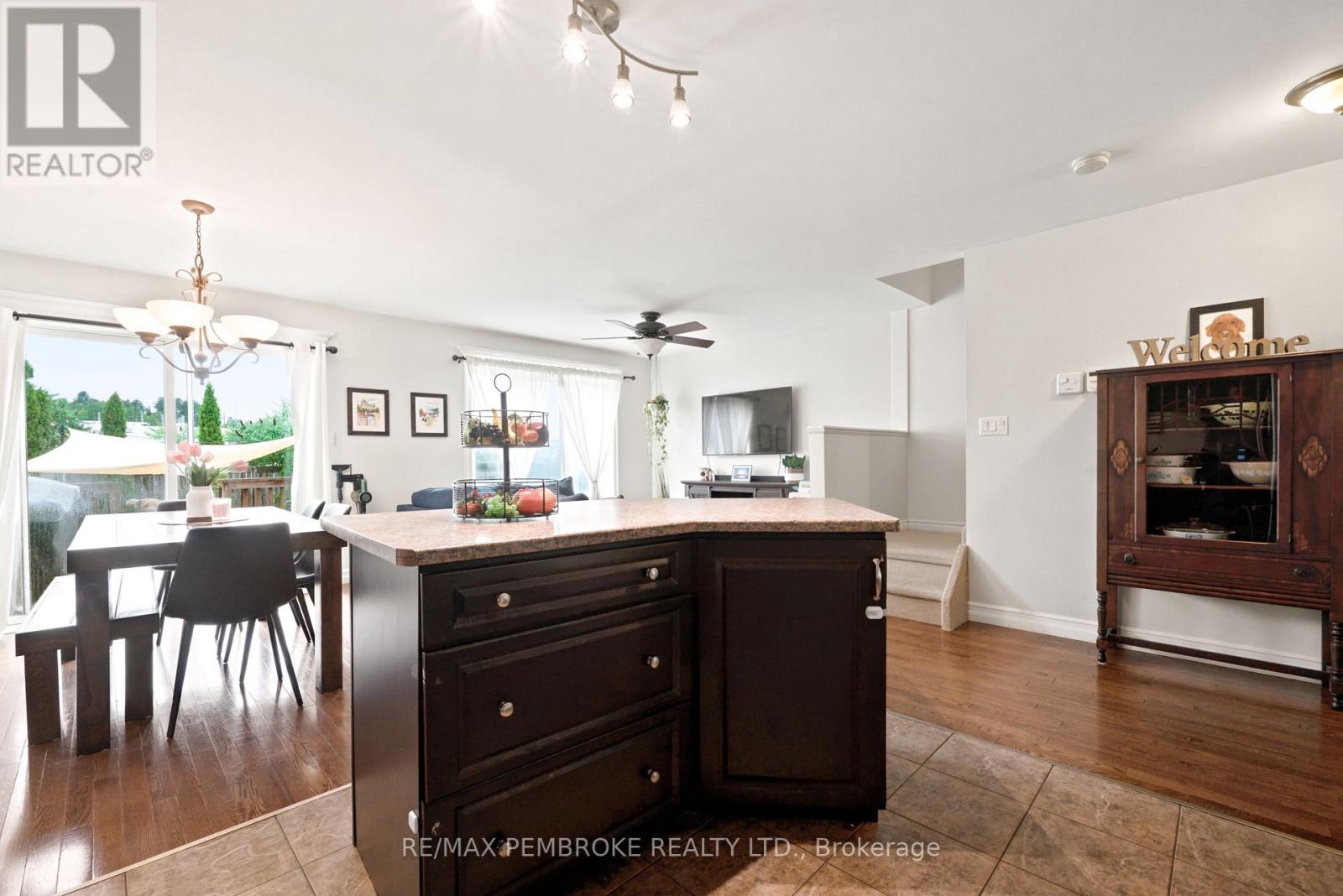 3003 Sandstone Crescent Property Photo 12
