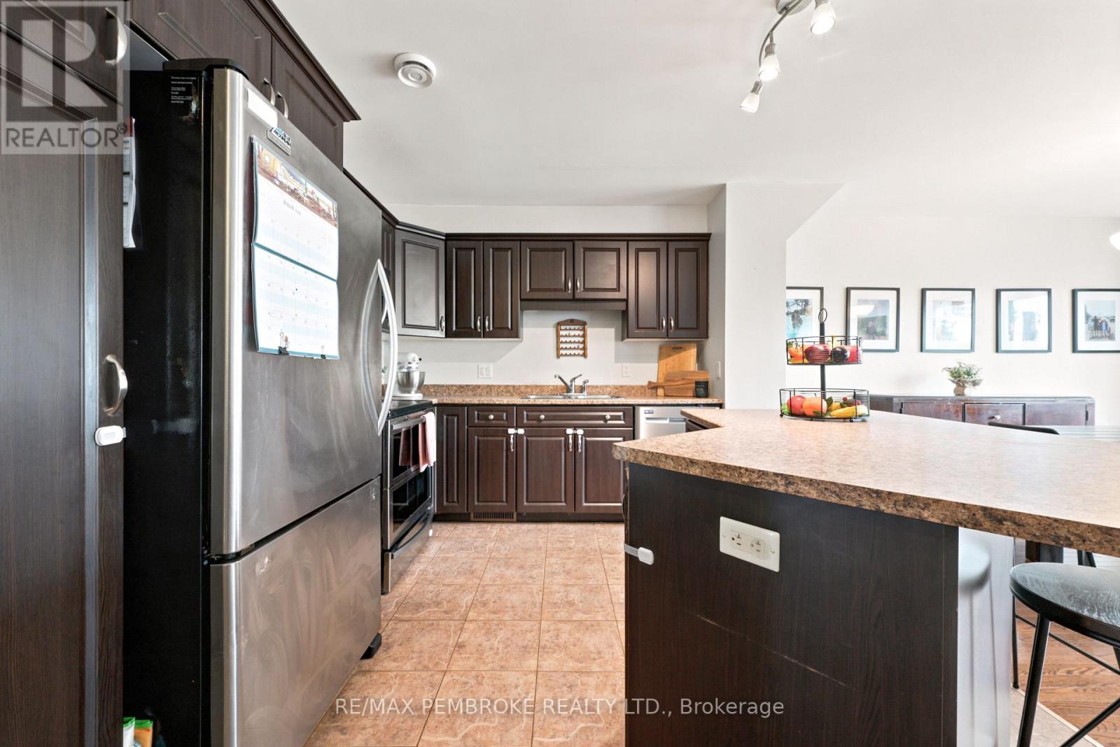 3003 Sandstone Crescent Property Photo 14