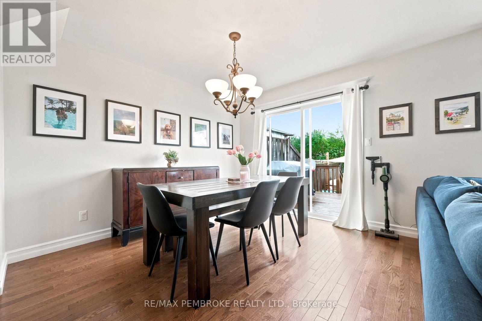 3003 Sandstone Crescent Property Photo 17