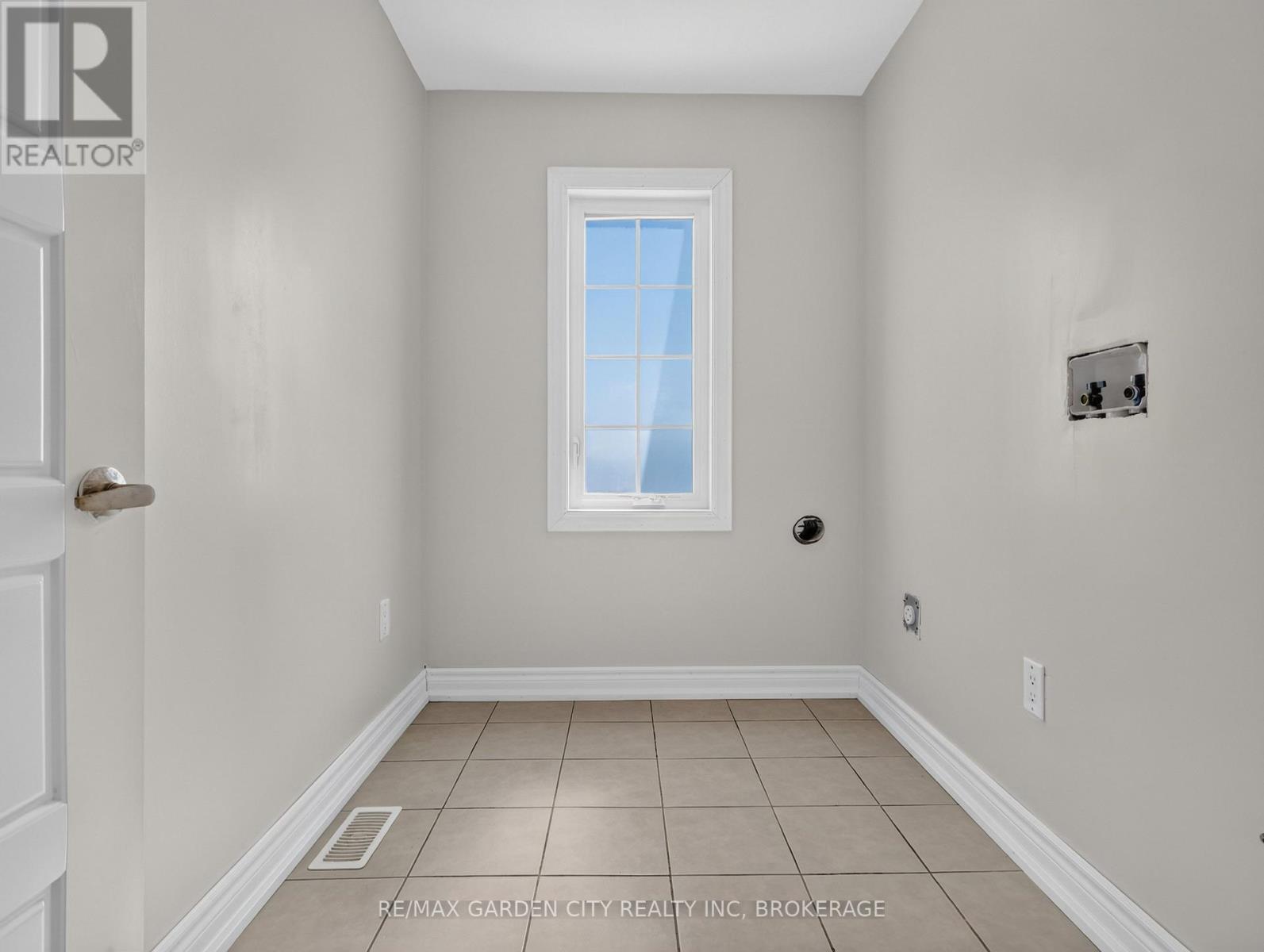 7568 Tupelo Crescent Property Photo 43