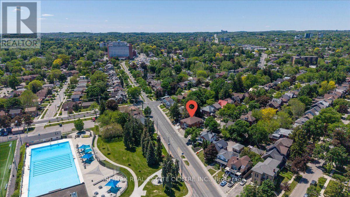 744 Queen Street S Property Photo 8