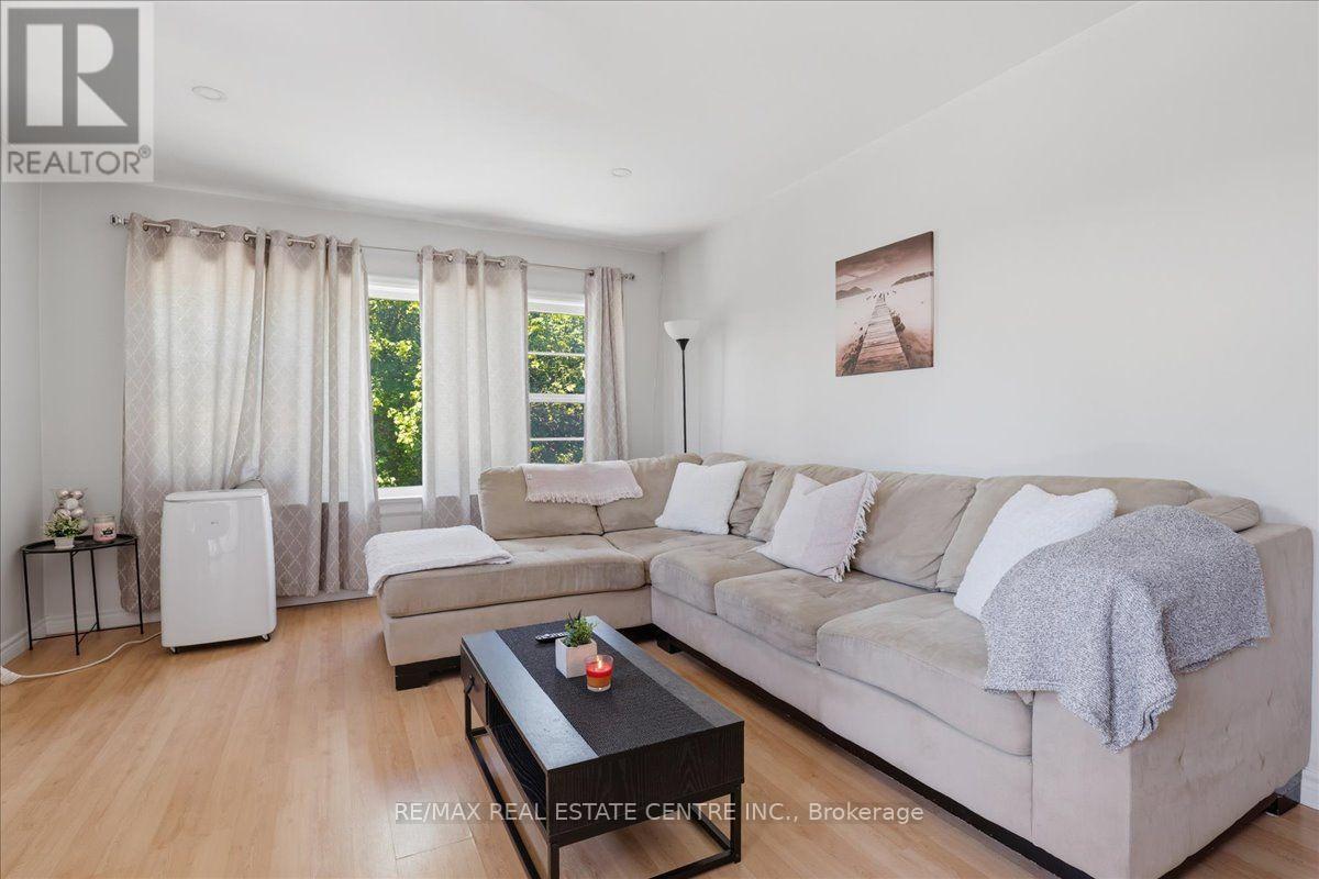 744 Queen Street S Property Photo 17