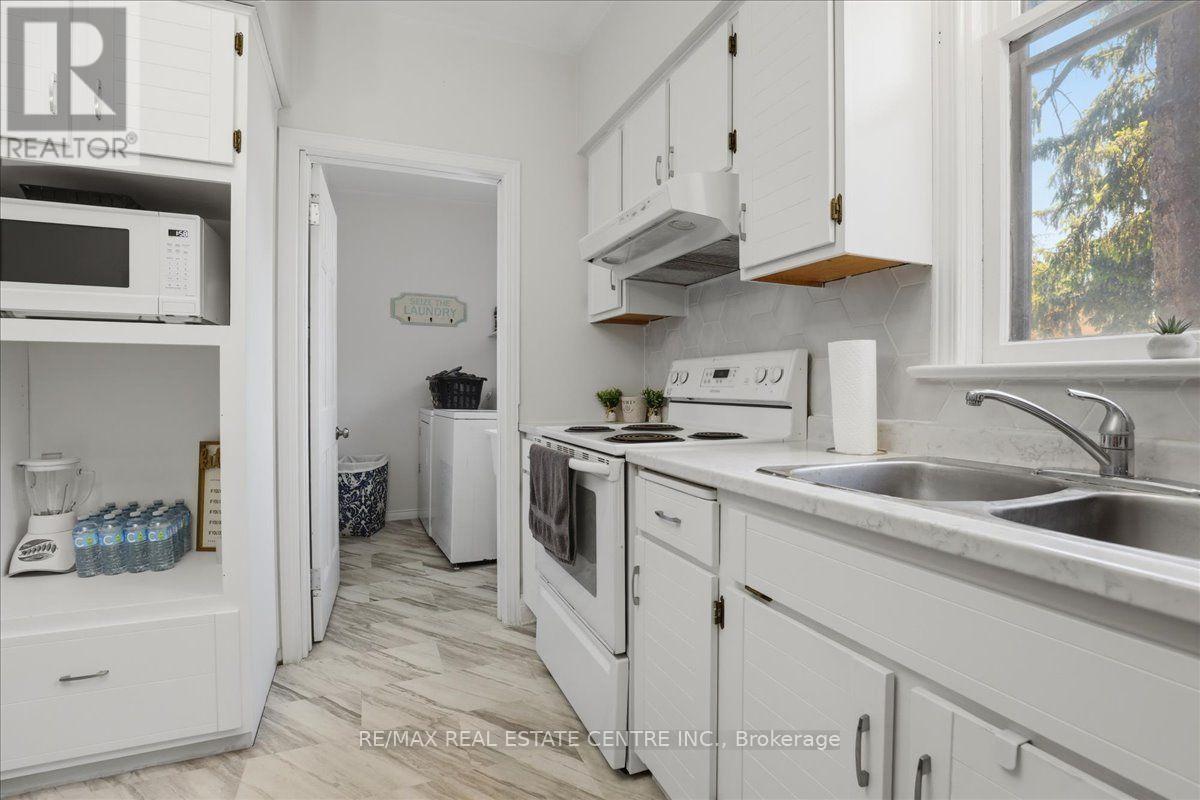744 Queen Street S Property Photo 18