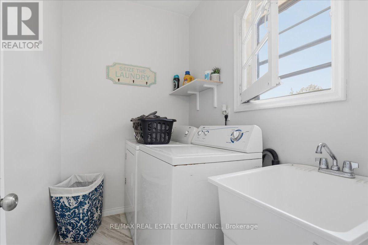 744 Queen Street S Property Photo 19