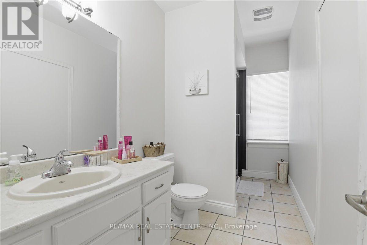 744 Queen Street S Property Photo 20