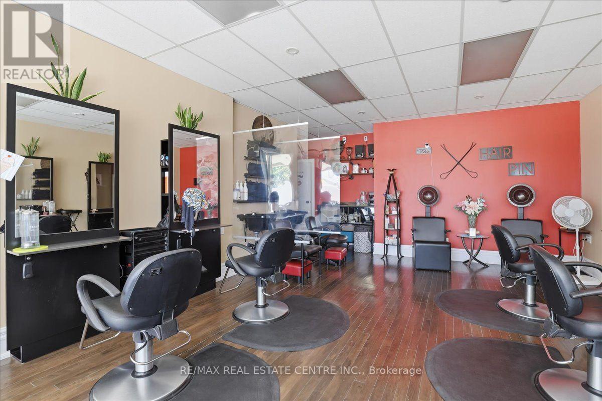 744 Queen Street S Property Photo 23