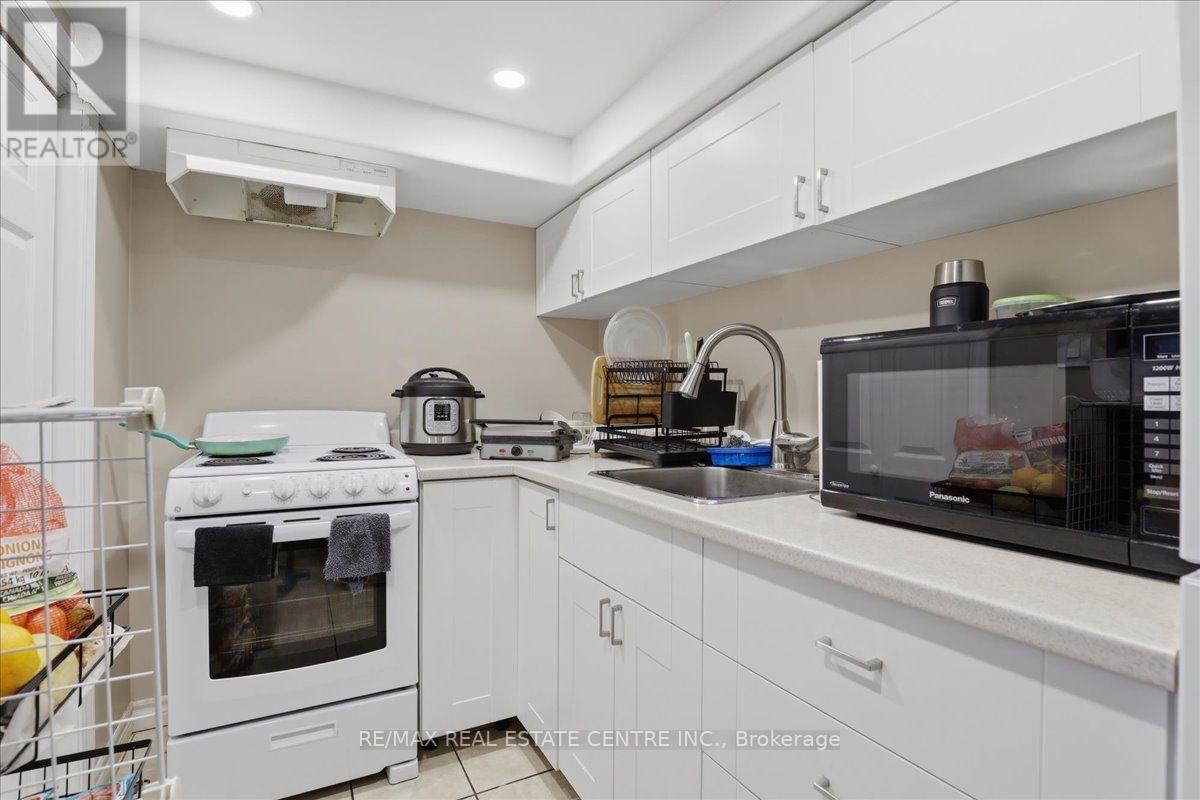 744 Queen Street S Property Photo 26