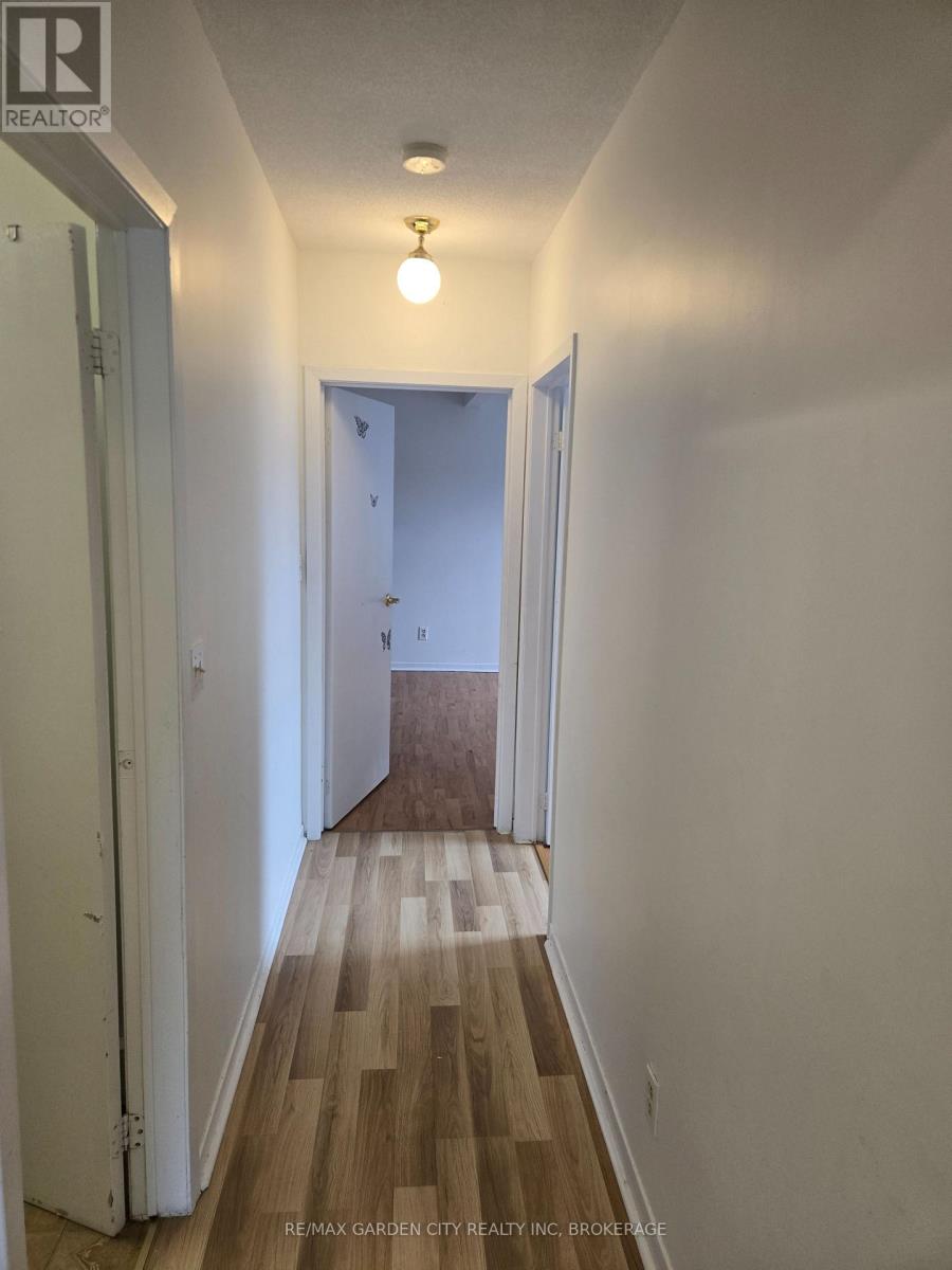 6 - 5126 Victoria Avenue Property Photo 9
