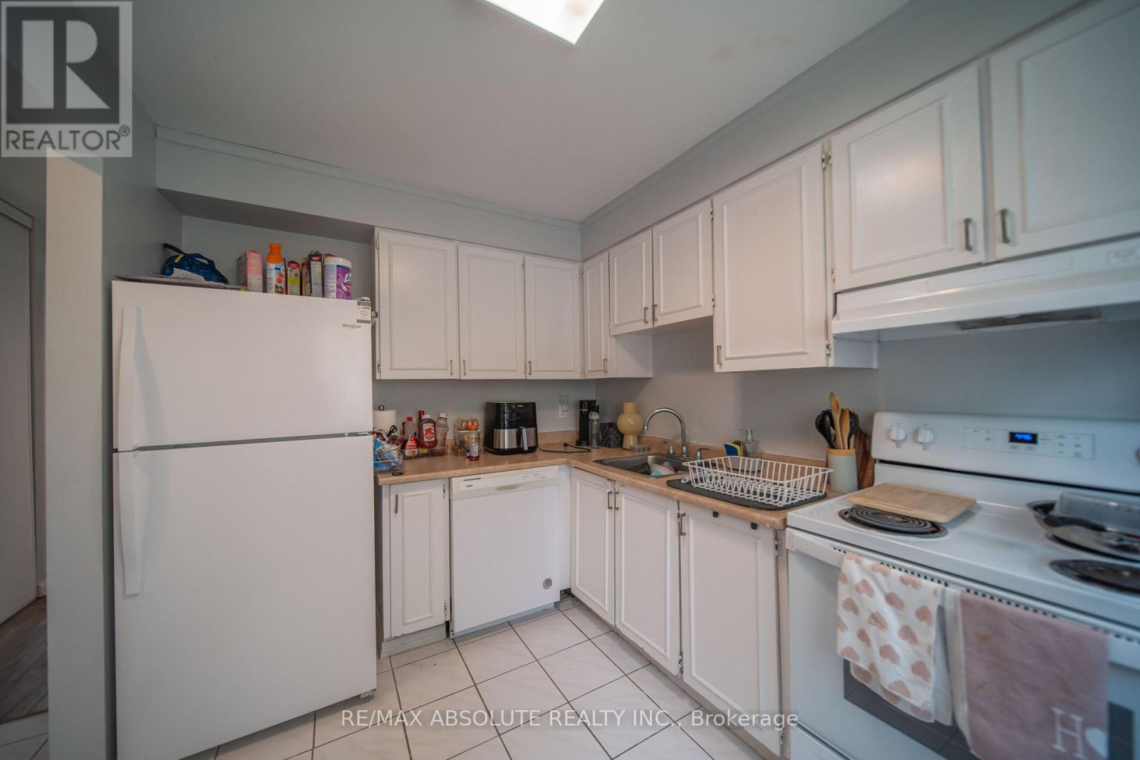 25 - 1299 Cedarcroft Crescent Property Photo 5