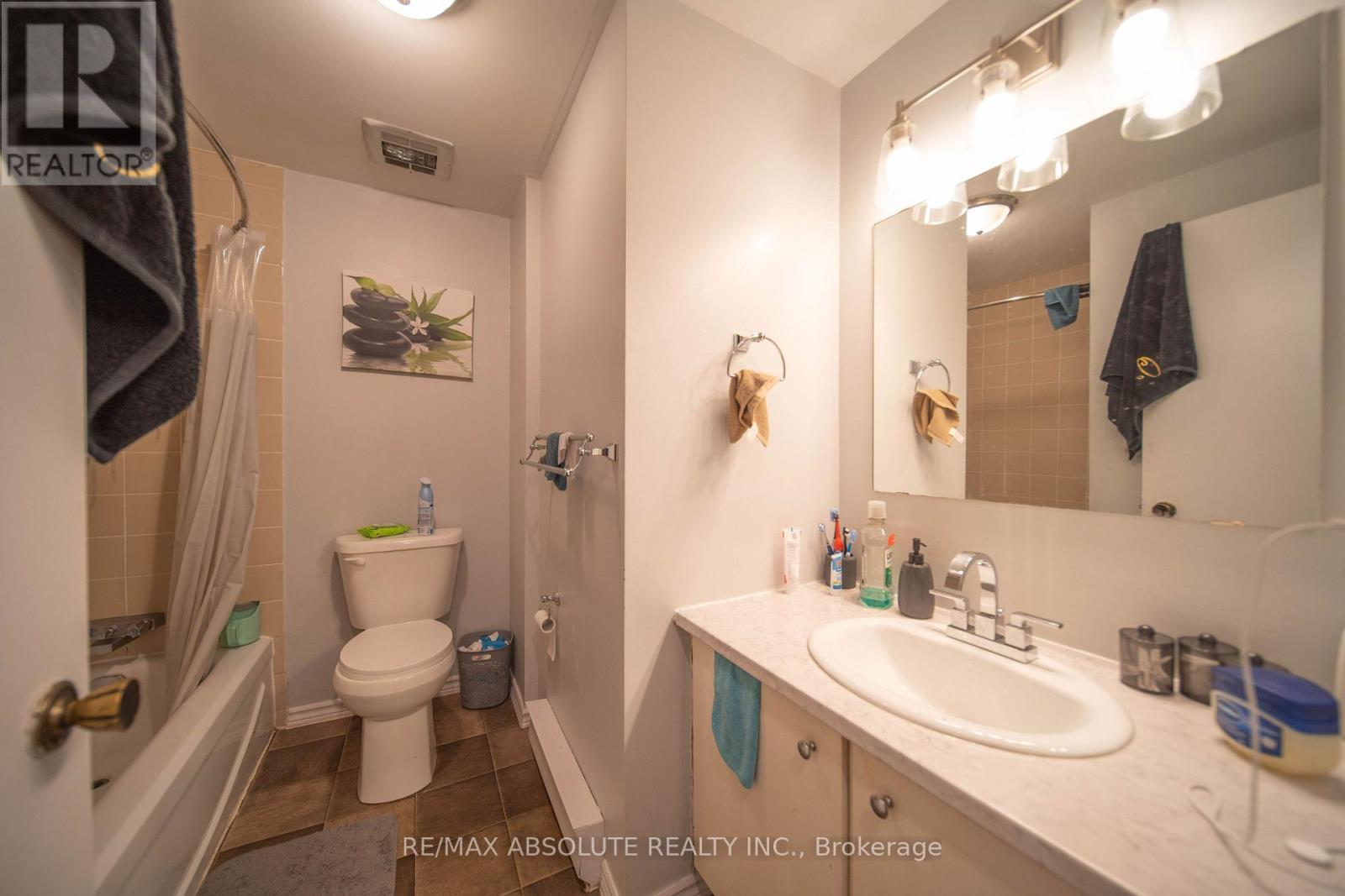 25 - 1299 Cedarcroft Crescent Property Photo 18