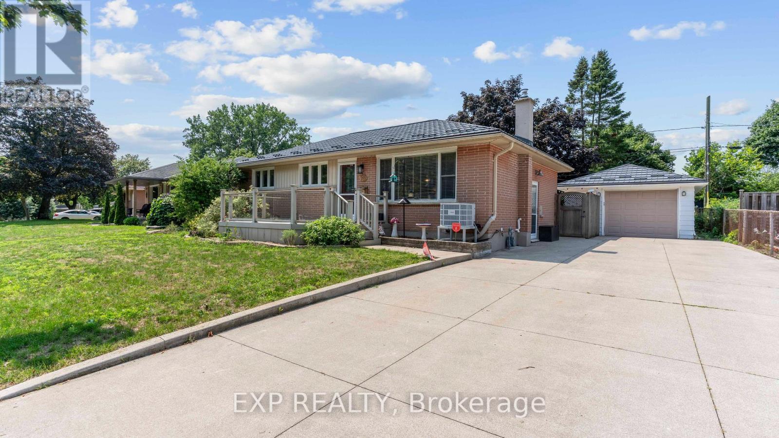 295 Tweedsmuir Avenue Property Photo 1