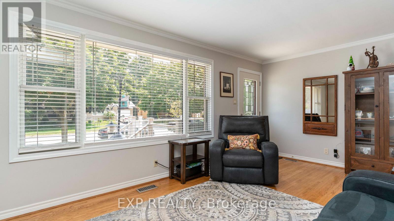 295 Tweedsmuir Avenue Property Photo 4