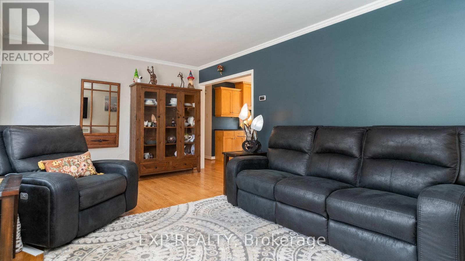 295 Tweedsmuir Avenue Property Photo 5
