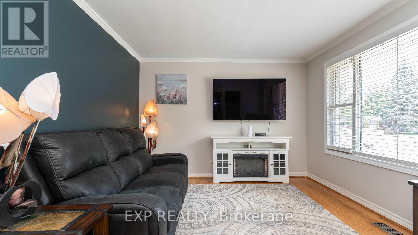 295 Tweedsmuir Avenue Property Photo 6