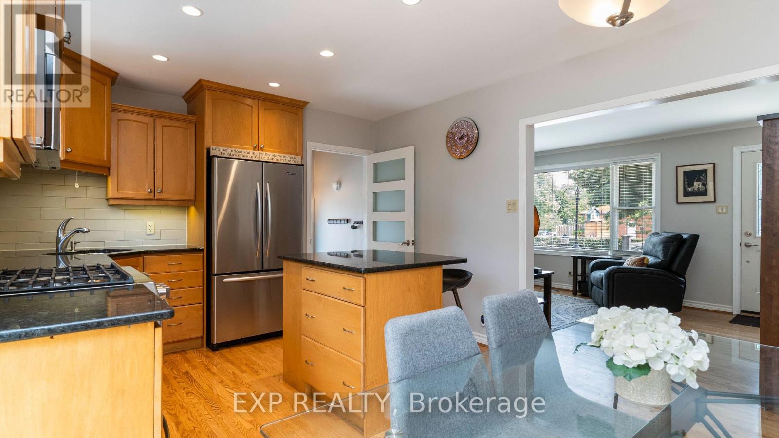295 Tweedsmuir Avenue Property Photo 8