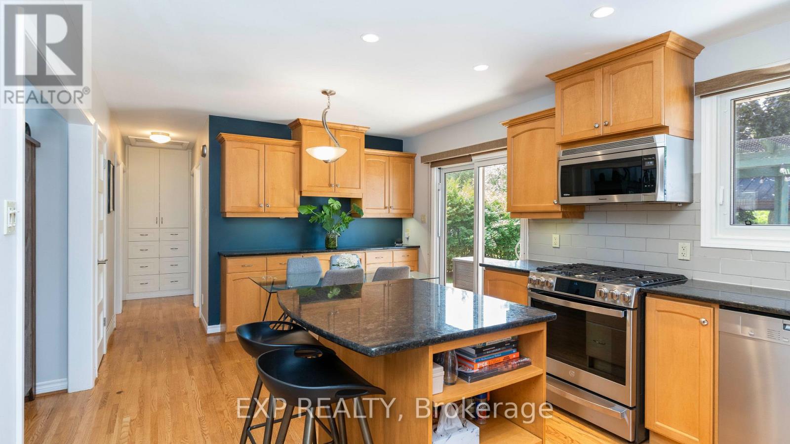 295 Tweedsmuir Avenue Property Photo 10
