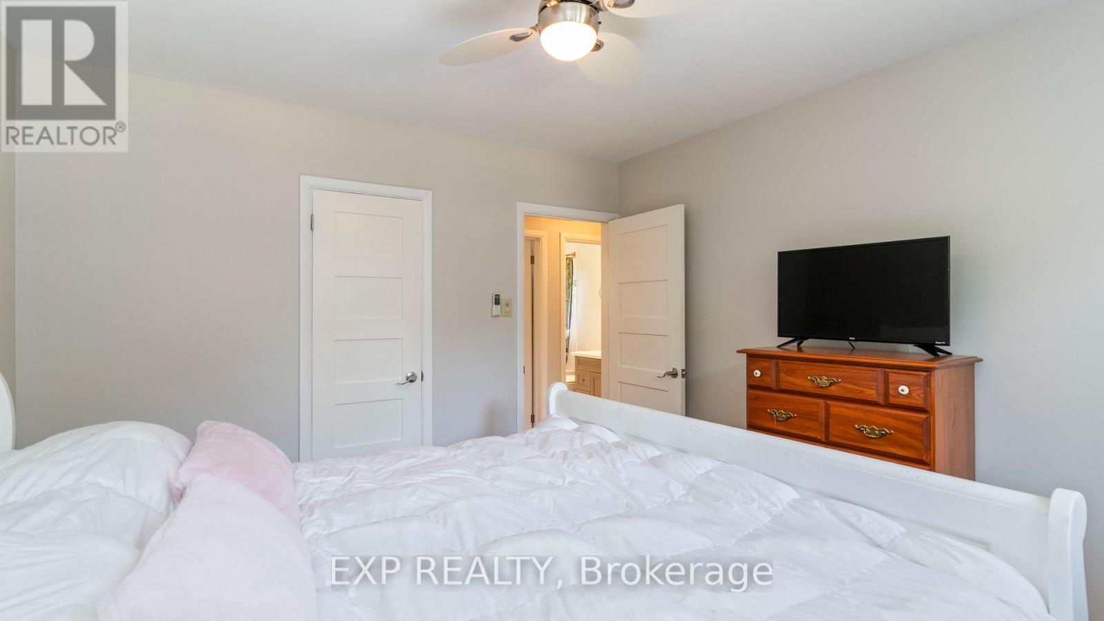 295 Tweedsmuir Avenue Property Photo 17