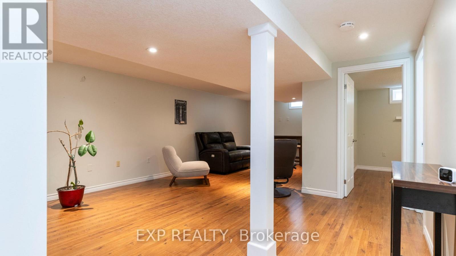295 Tweedsmuir Avenue Property Photo 27