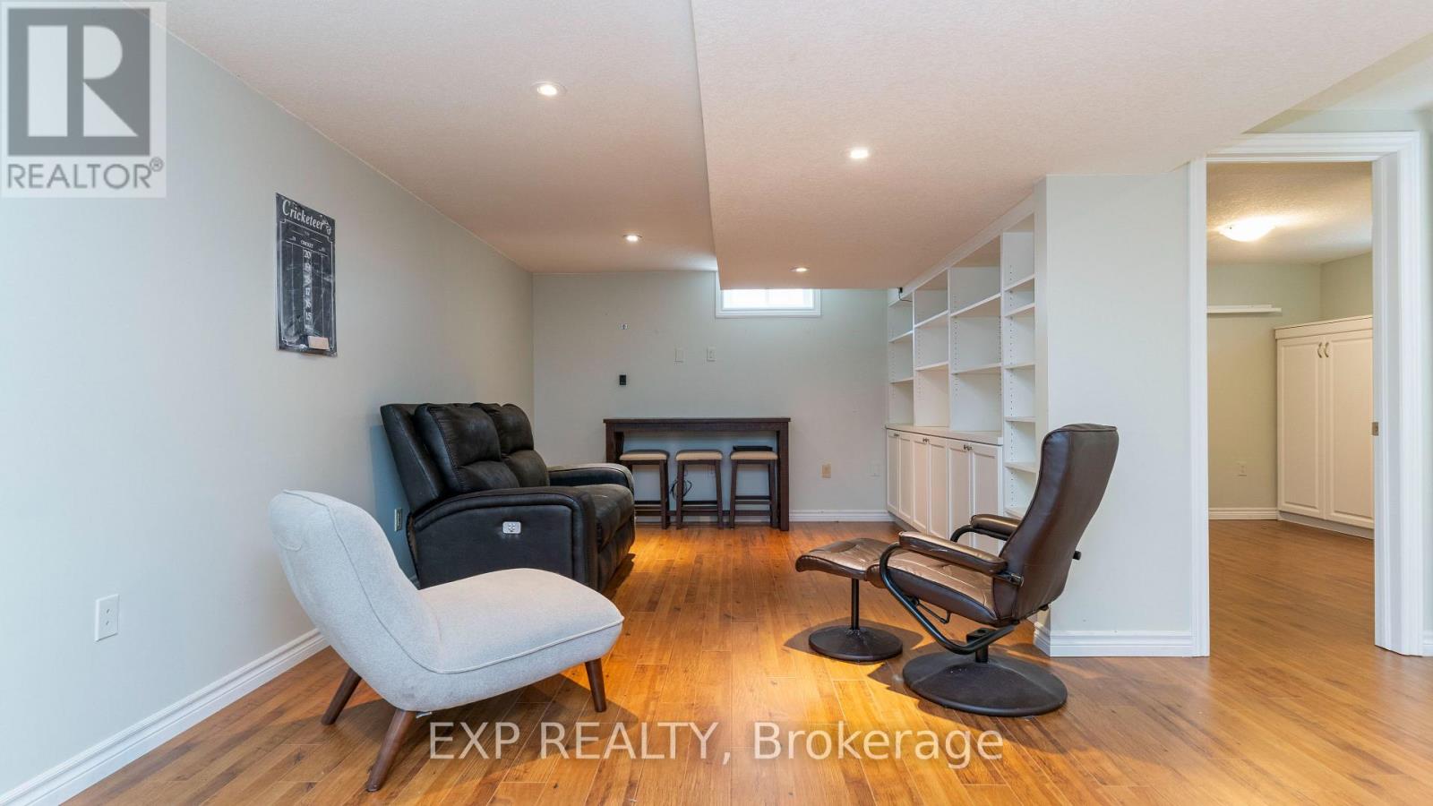 295 Tweedsmuir Avenue Property Photo 29