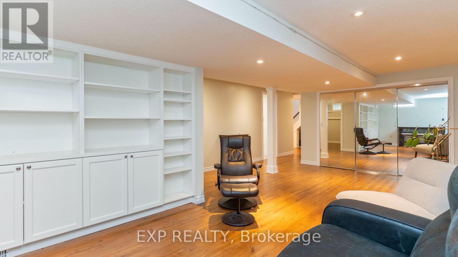 295 Tweedsmuir Avenue Property Photo 31