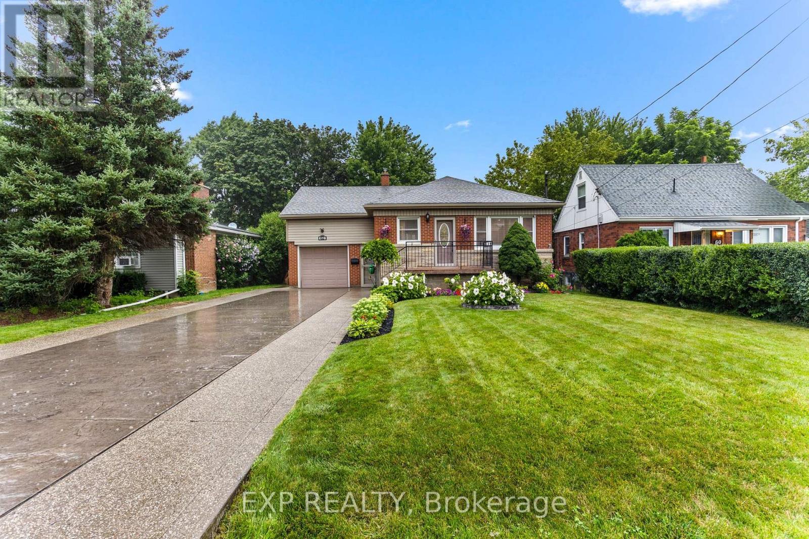 62 RANDALL AVENUE Property Photo 1