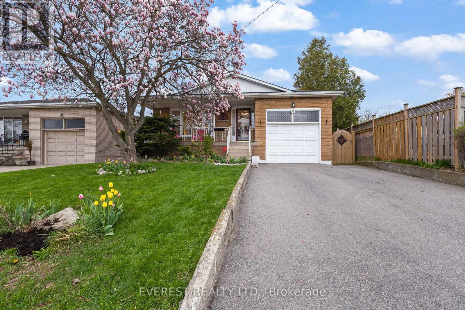 27 LAVINA CRESCENT Property Photo 1