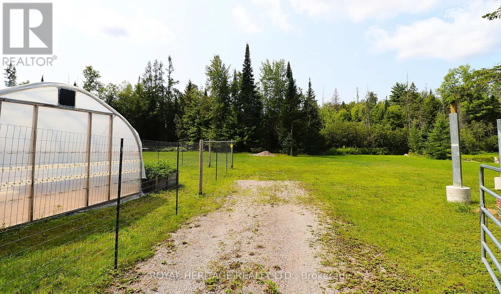 1118 Dutch Line Road E Property Photo 11
