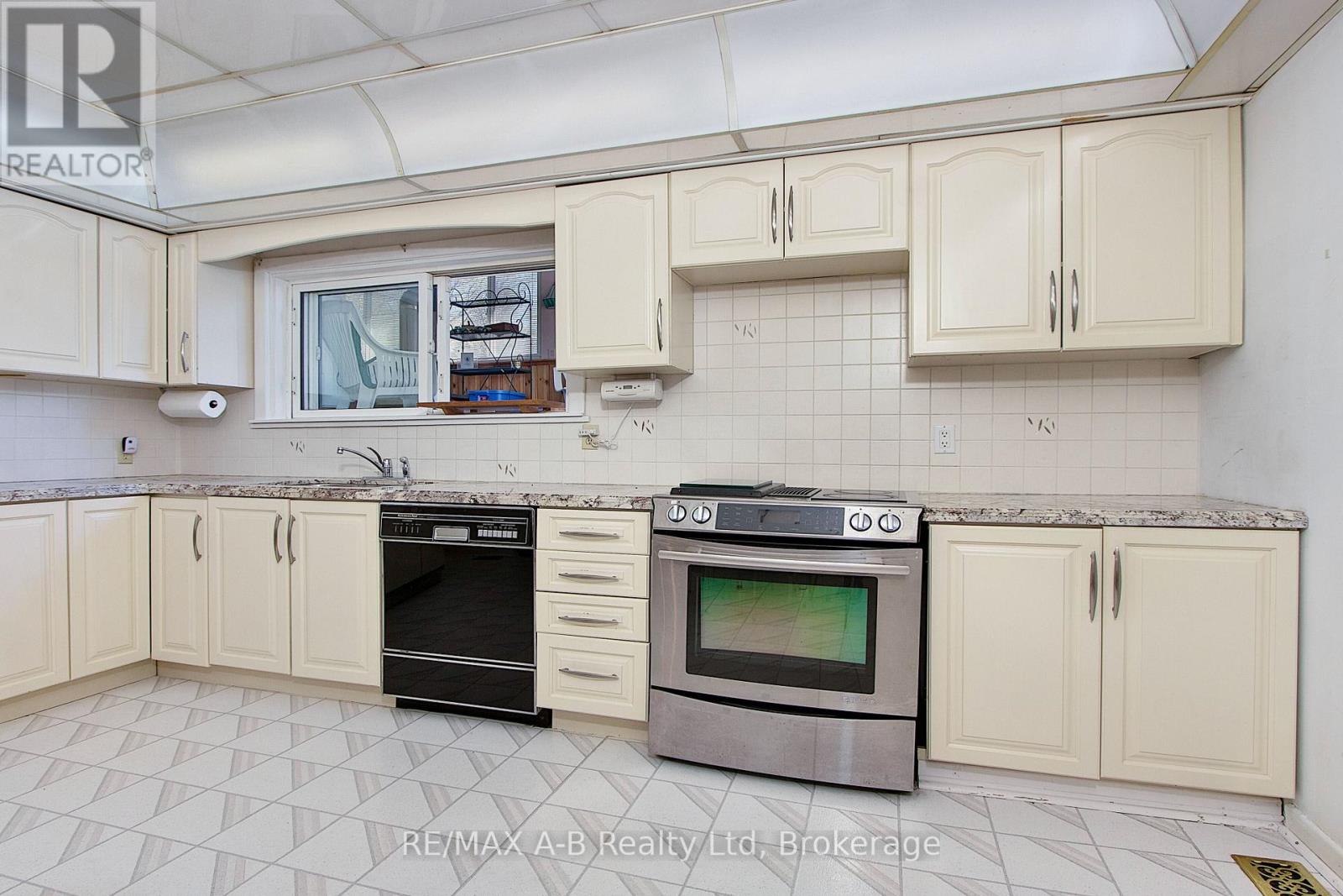 235 William Street Property Photo 11