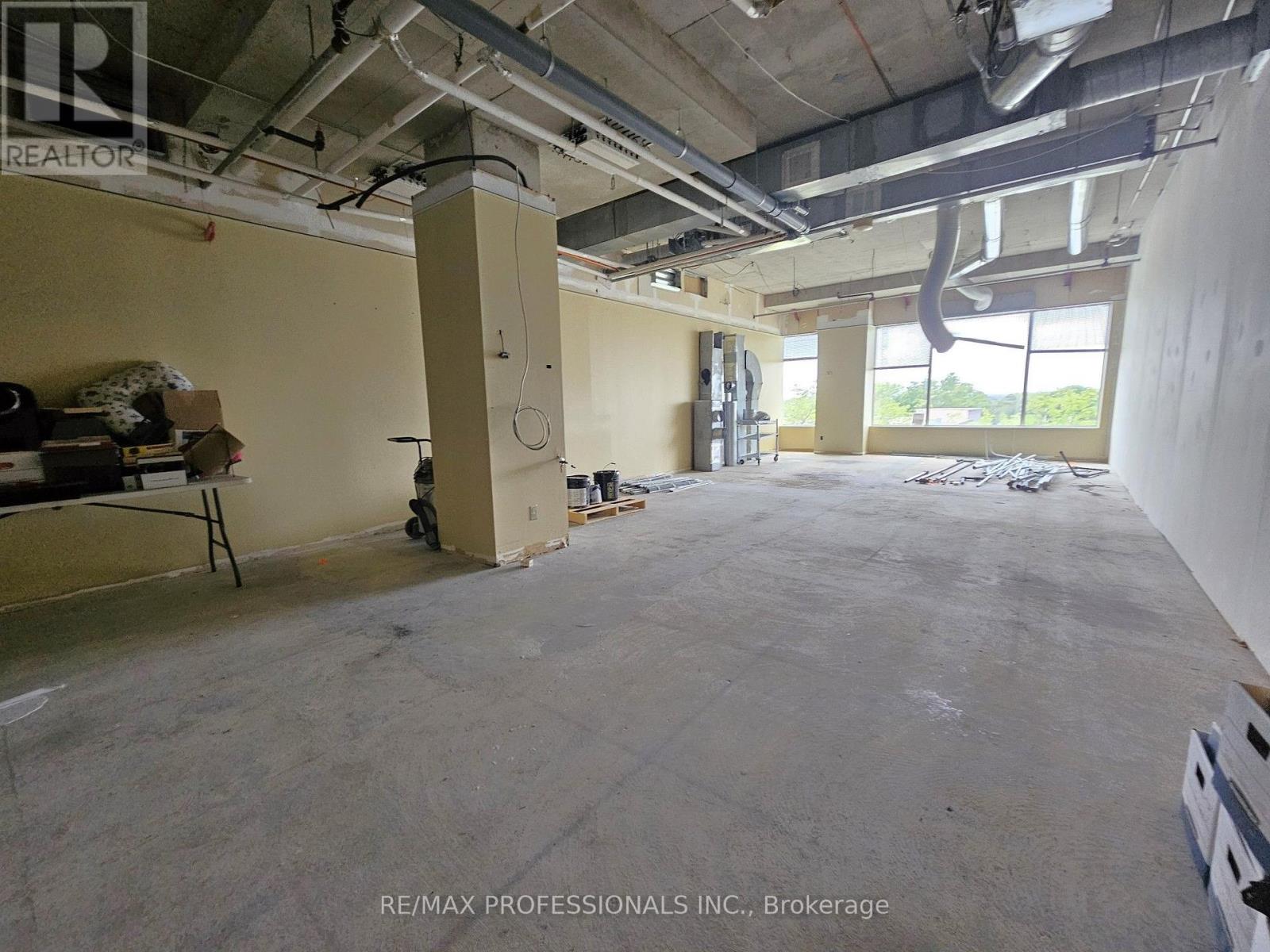 202 - 649 Scottsdale Drive Property Photo 8