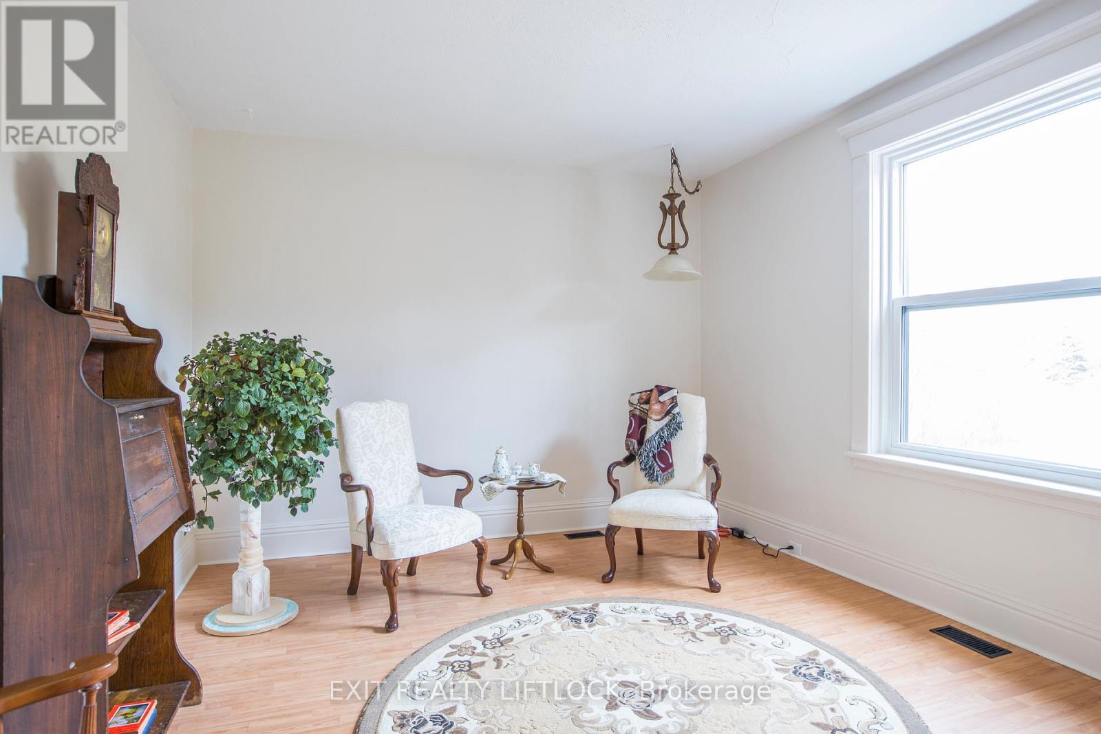 4922 Highway 7 Property Photo 8