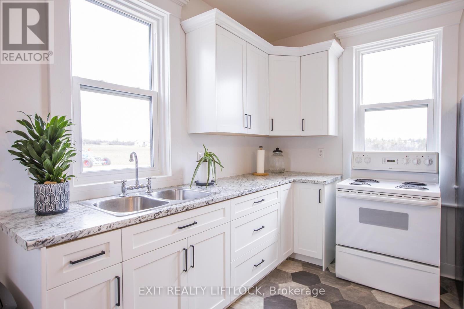 4922 Highway 7 Property Photo 11