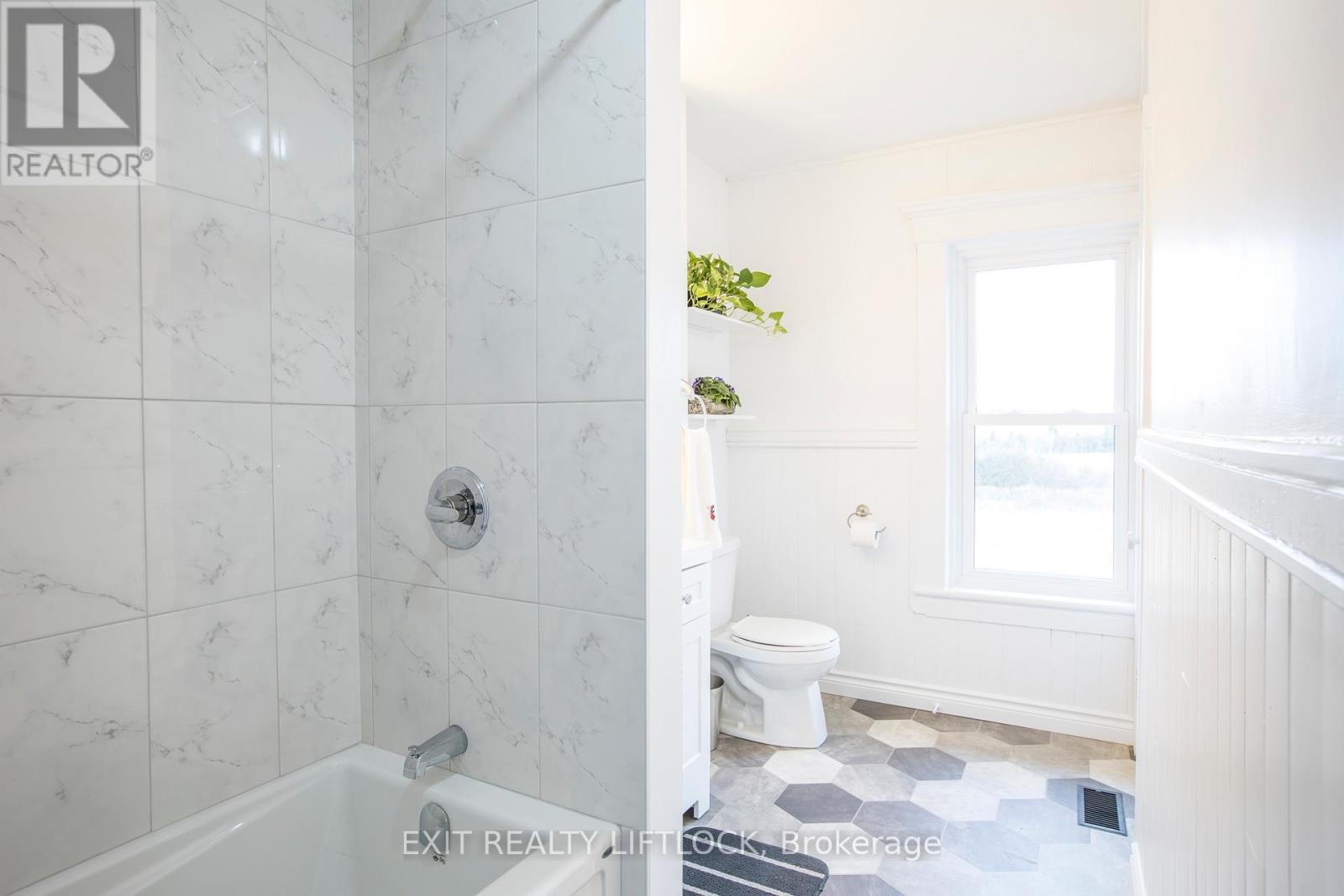 4922 Highway 7 Property Photo 16