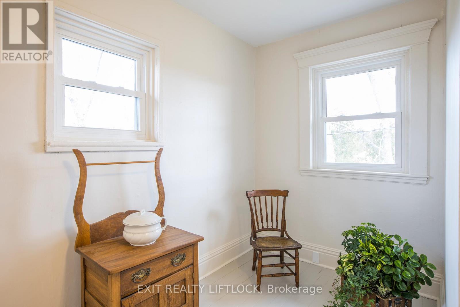 4922 Highway 7 Property Photo 22