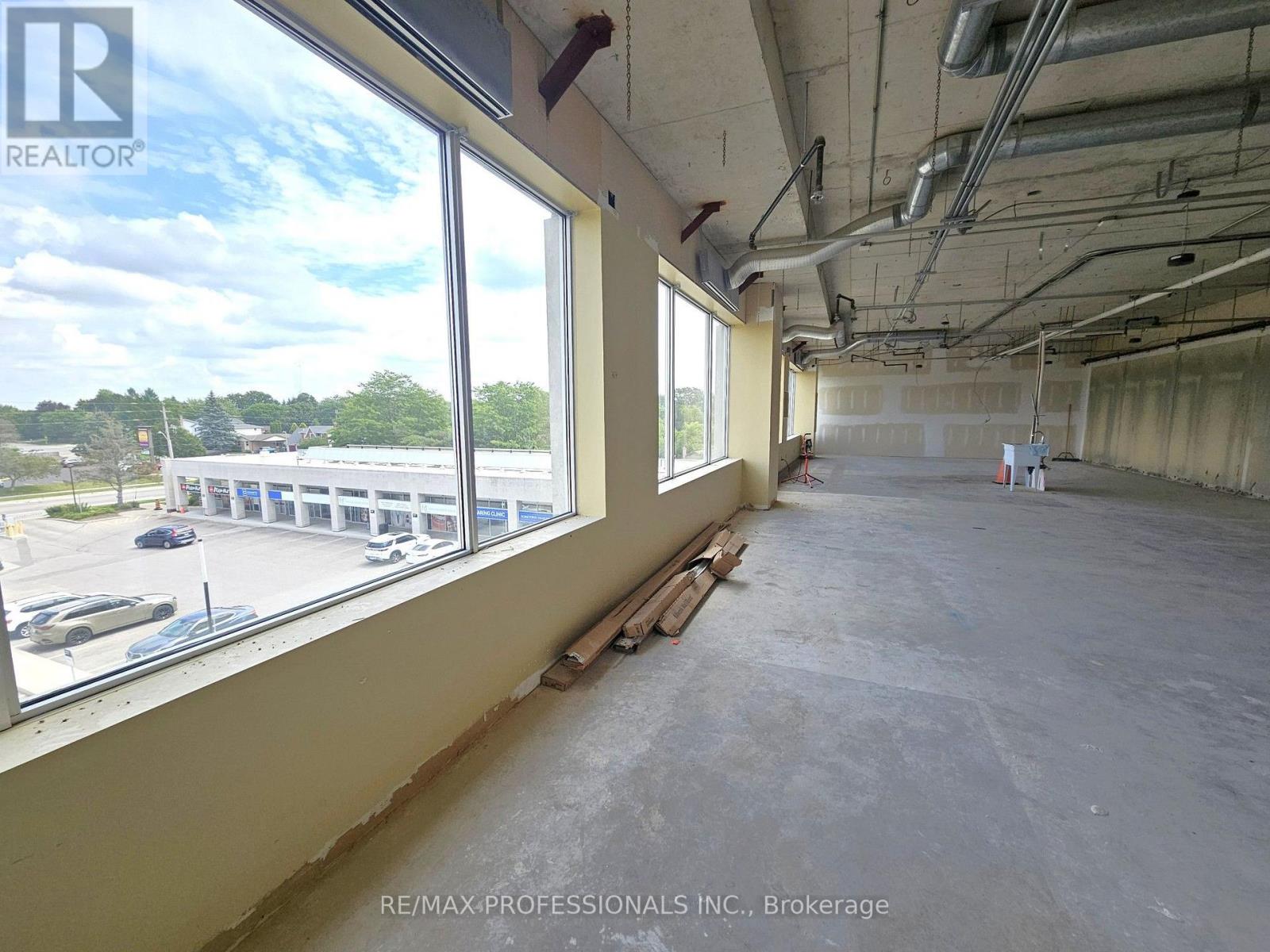 301 - 649 Scottsdale Drive Property Photo 10