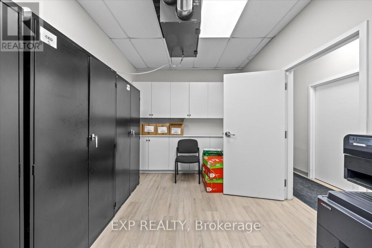945 Wellington Street Property Photo 11