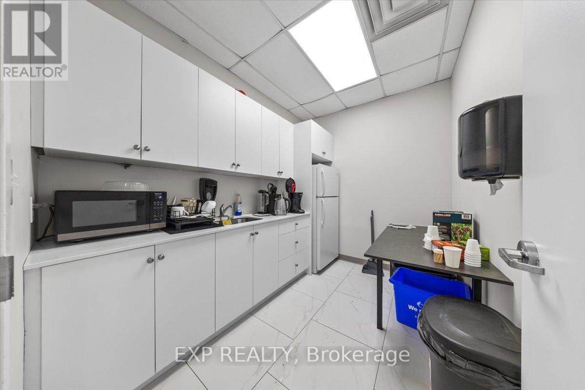 945 Wellington Street Property Photo 13