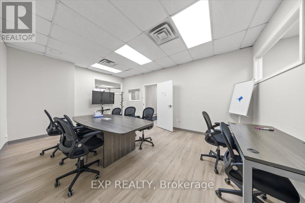 945 Wellington Street Property Photo 15
