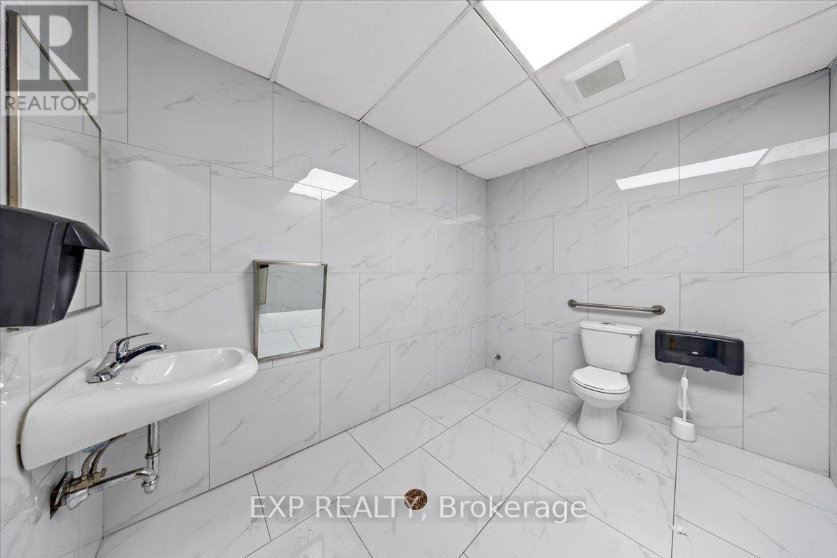 945 Wellington Street Property Photo 21