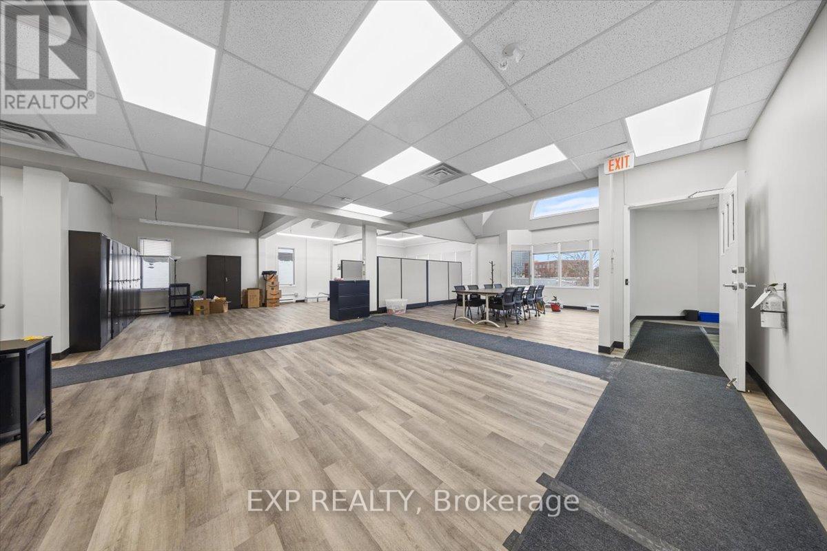 945 Wellington Street Property Photo 26