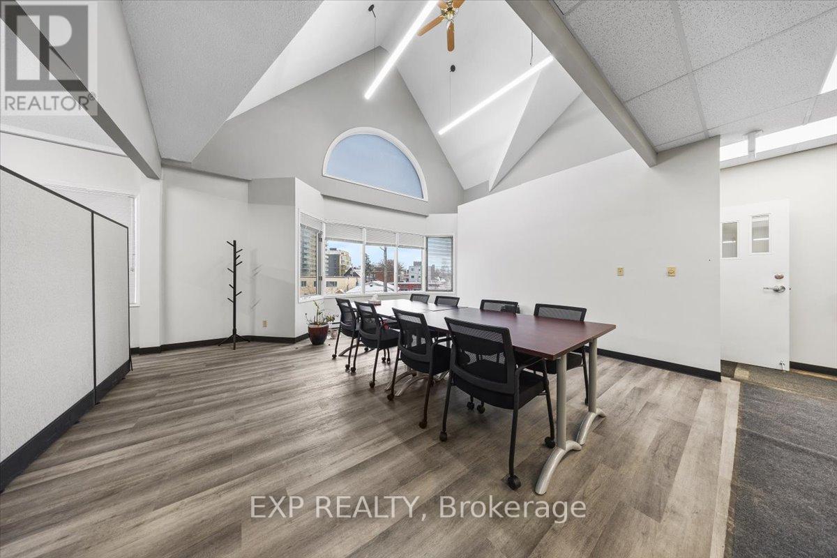 945 Wellington Street Property Photo 28