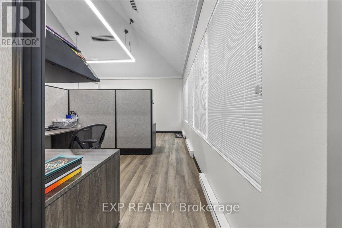945 Wellington Street Property Photo 29