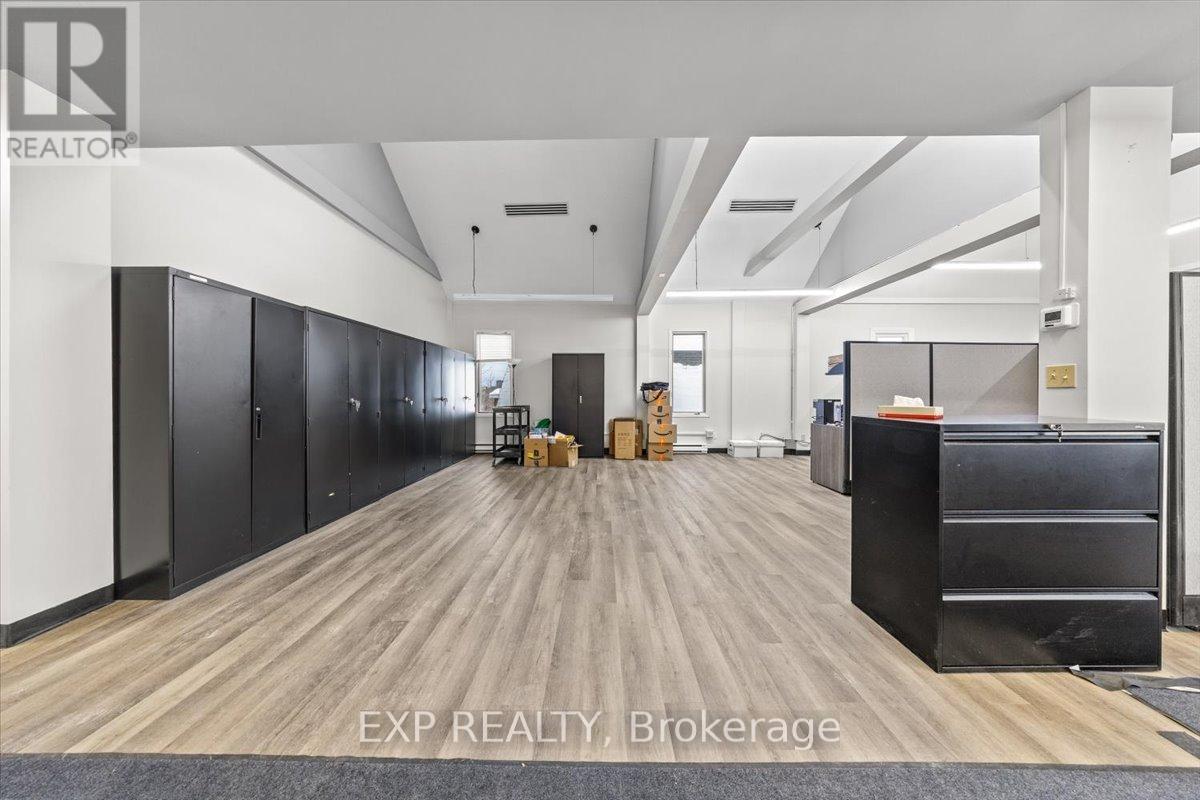 945 Wellington Street Property Photo 31