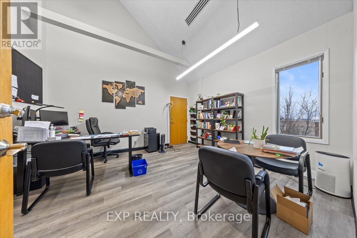 945 Wellington Street Property Photo 32
