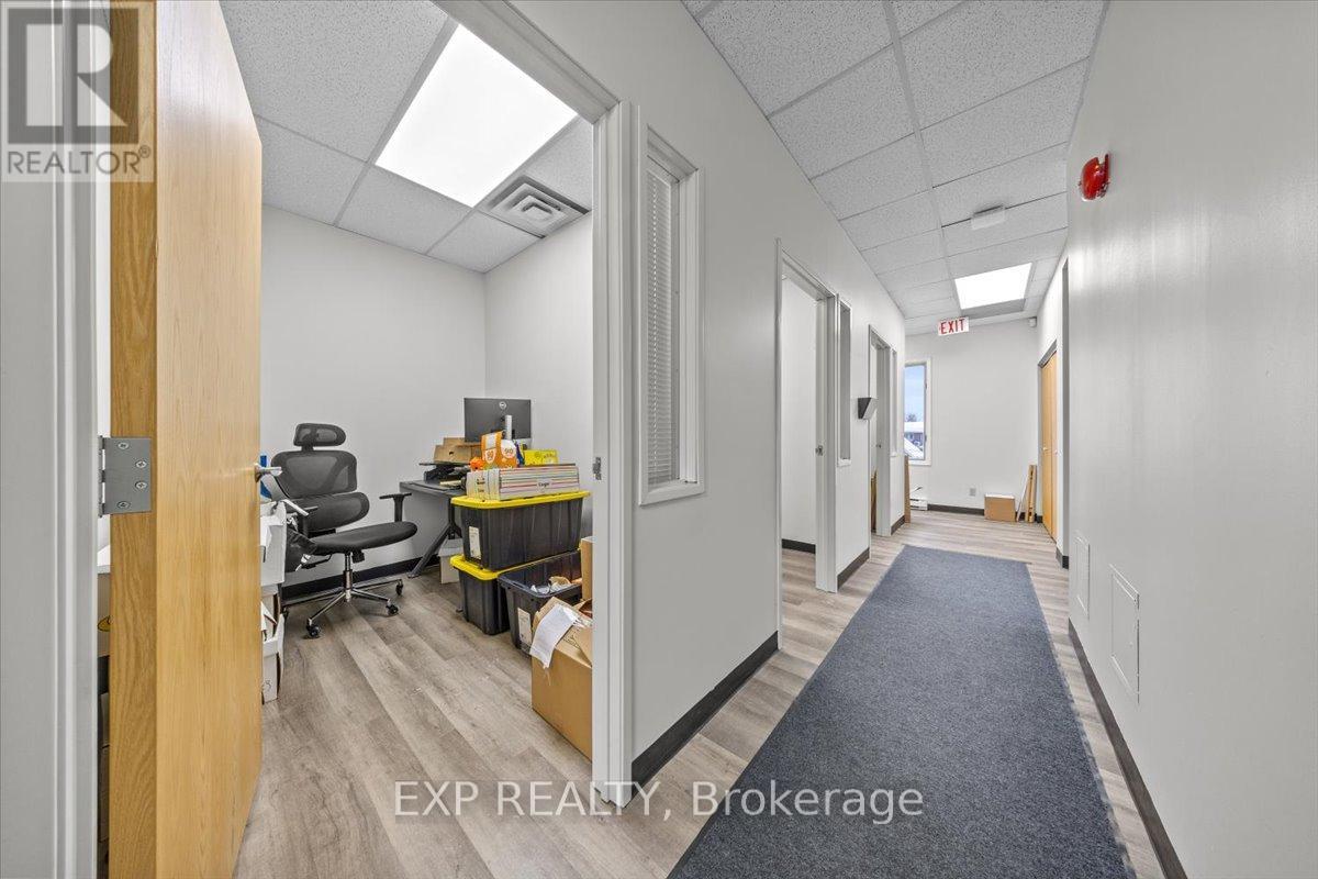 945 Wellington Street Property Photo 33