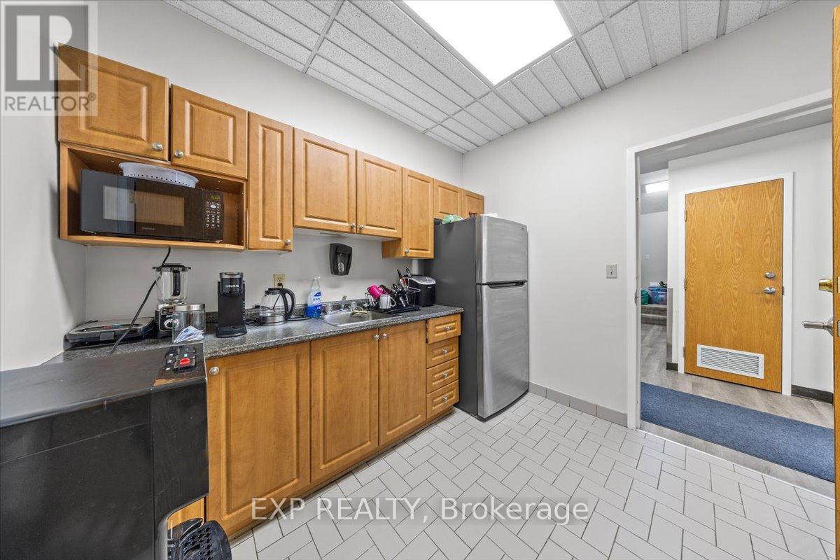 945 Wellington Street Property Photo 36