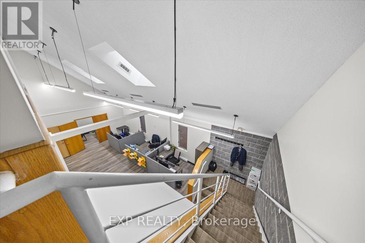 945 Wellington Street Property Photo 43