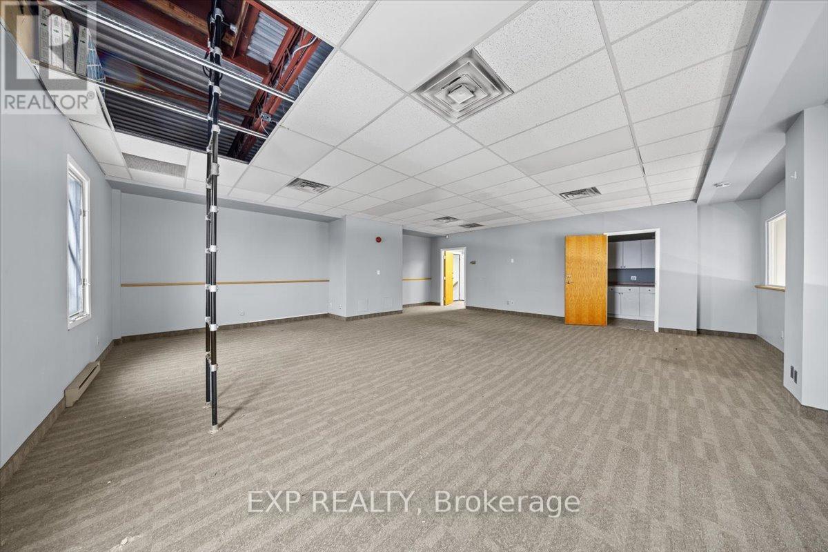 945 Wellington Street Property Photo 44