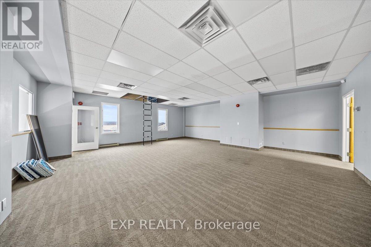 945 Wellington Street Property Photo 45