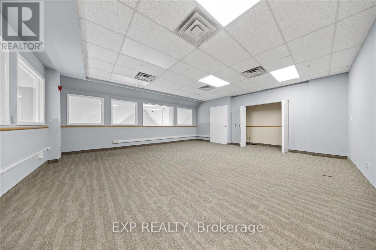 945 Wellington Street Property Photo 46