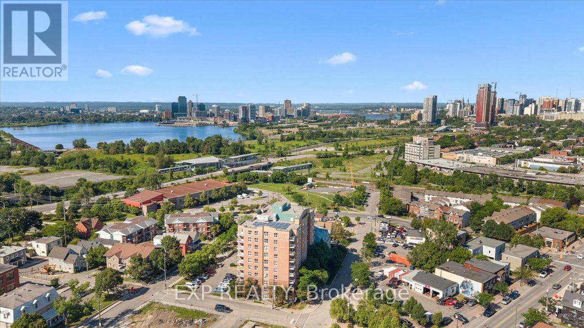 945 Wellington Street Property Photo 47